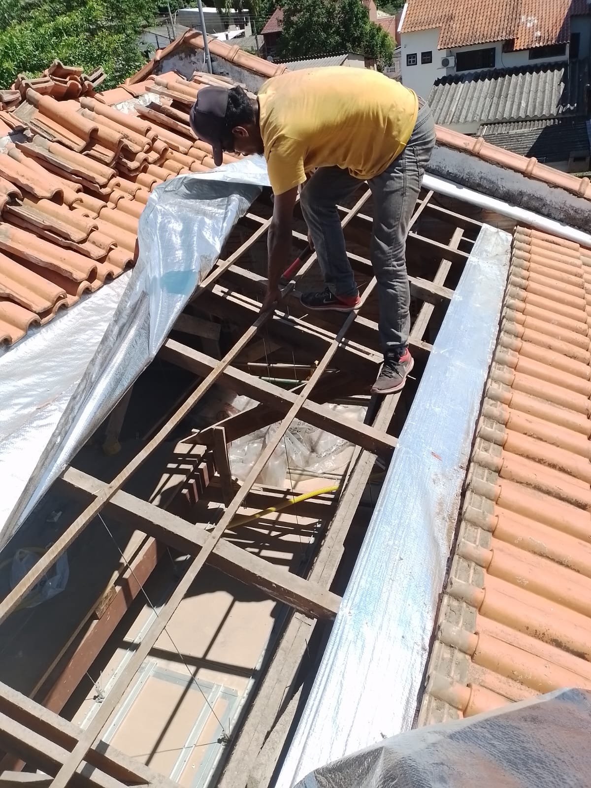 Impermeabilização de telhado com a manta asfaltica aluminizada de 3mm colocada com maçarico